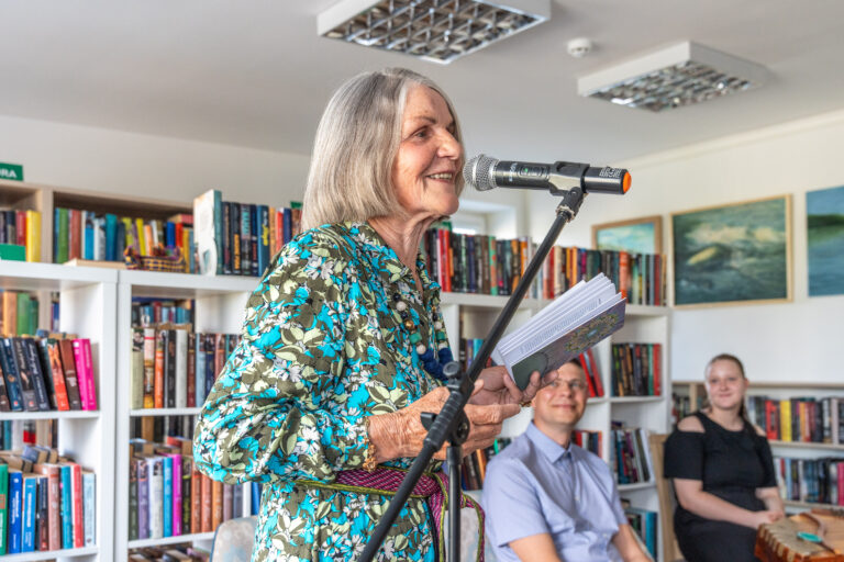 Eiles skaito Angelė Statkuvienė